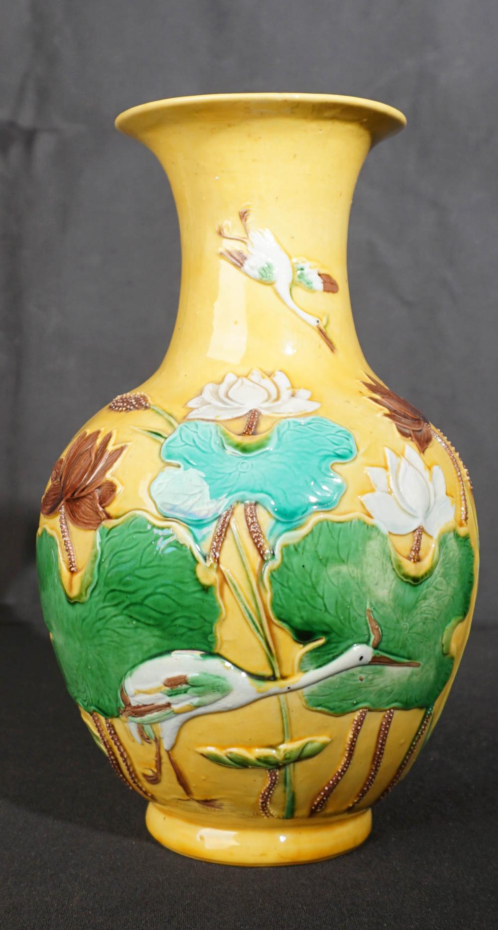 CHINESE POLYCHROME AND YELLOW GLAZED 2e7069