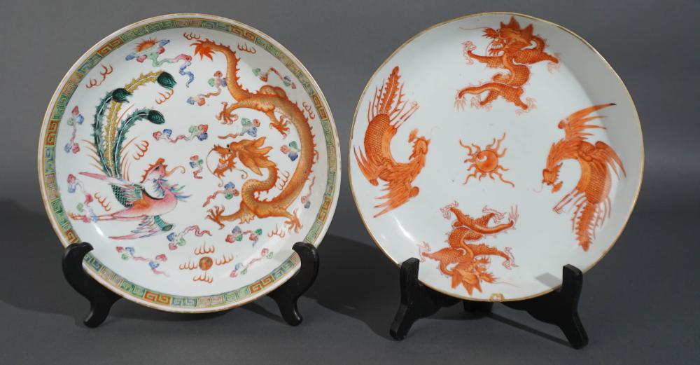 TWO CHINESE FAMILLE ROSE DRAGON 2e7178