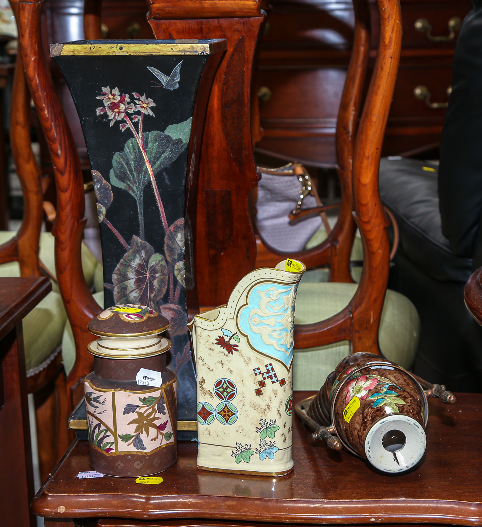 ASSORTED ITEMS Including a Royal 2ea417