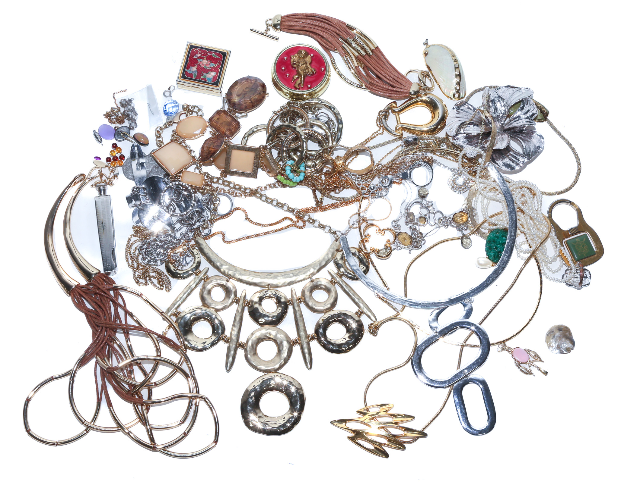 AN ECLECTIC MIX OF FASHION JEWELRY 2ea689
