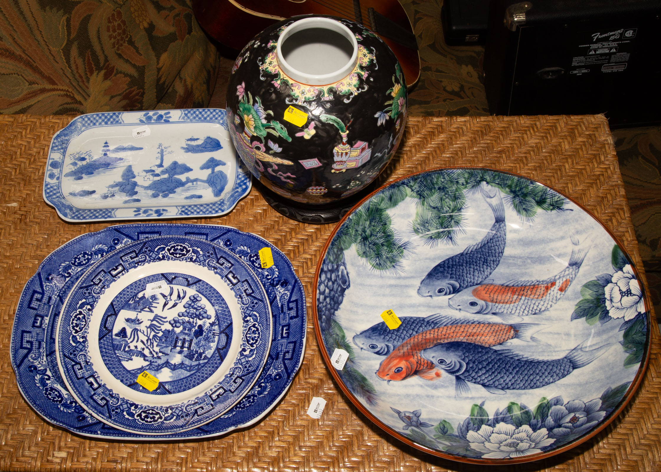 FIVE PIECES OF ASIAN STYLE POTTERY 2eaa58