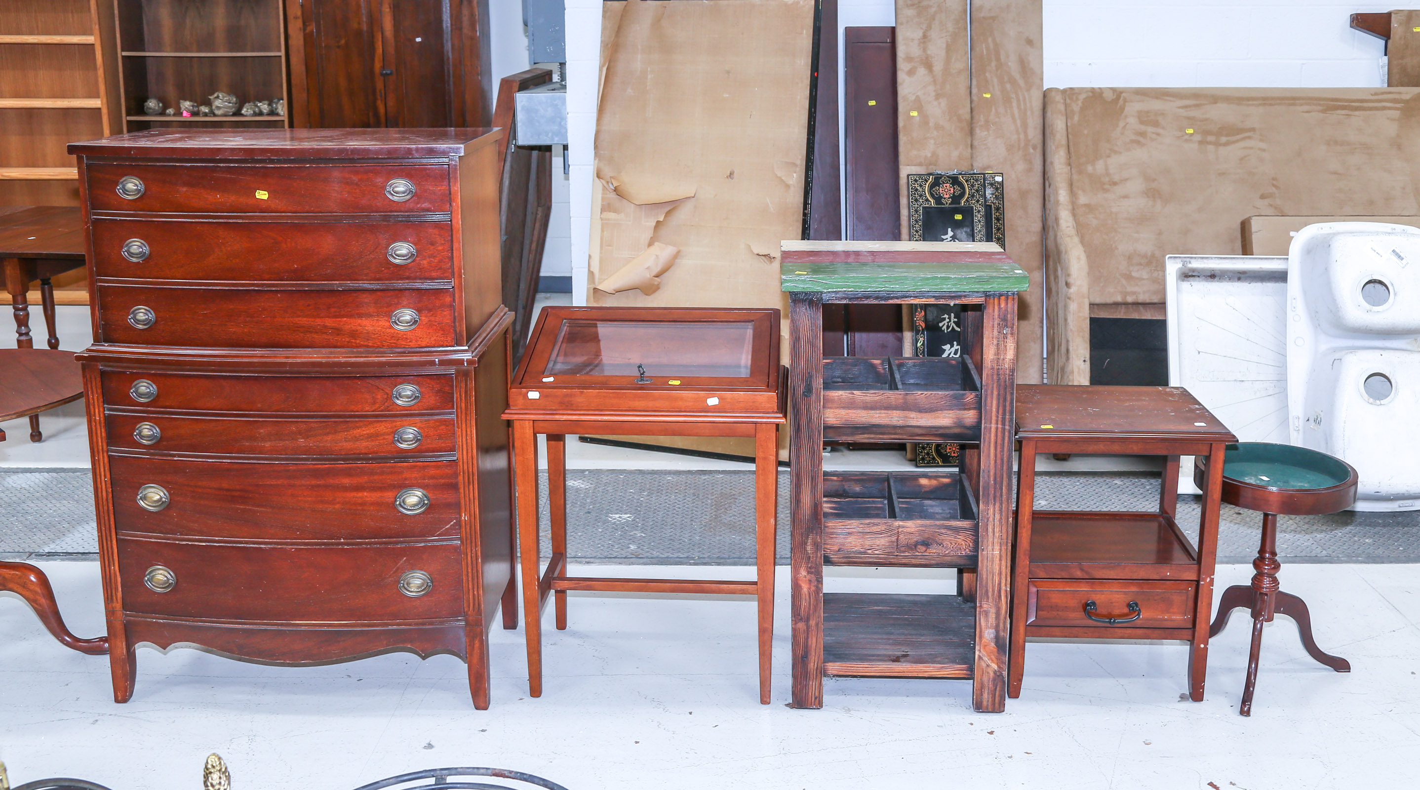 FIVE ASSORTED PIECES OF FURNITURE 2e96ab