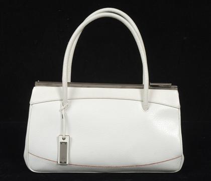 White leather Gucci structured purse    contemporary