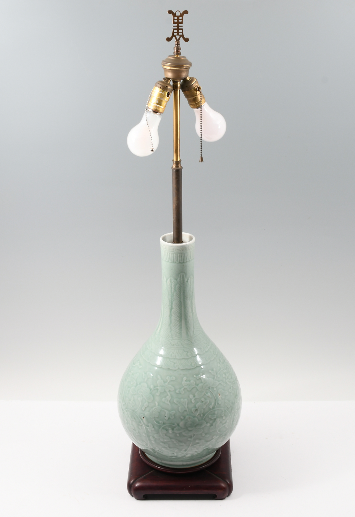CHINESE CELADON VASE TABLE LAMP  2ecded