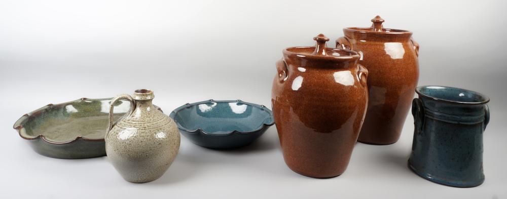 GROUP OF JUGTOWN CERAMICS INCLUDING 2ebe19
