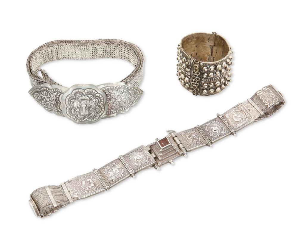 A GROUP OF SILVER JEWELRY AND ACCESSORIESA 2ee7ee