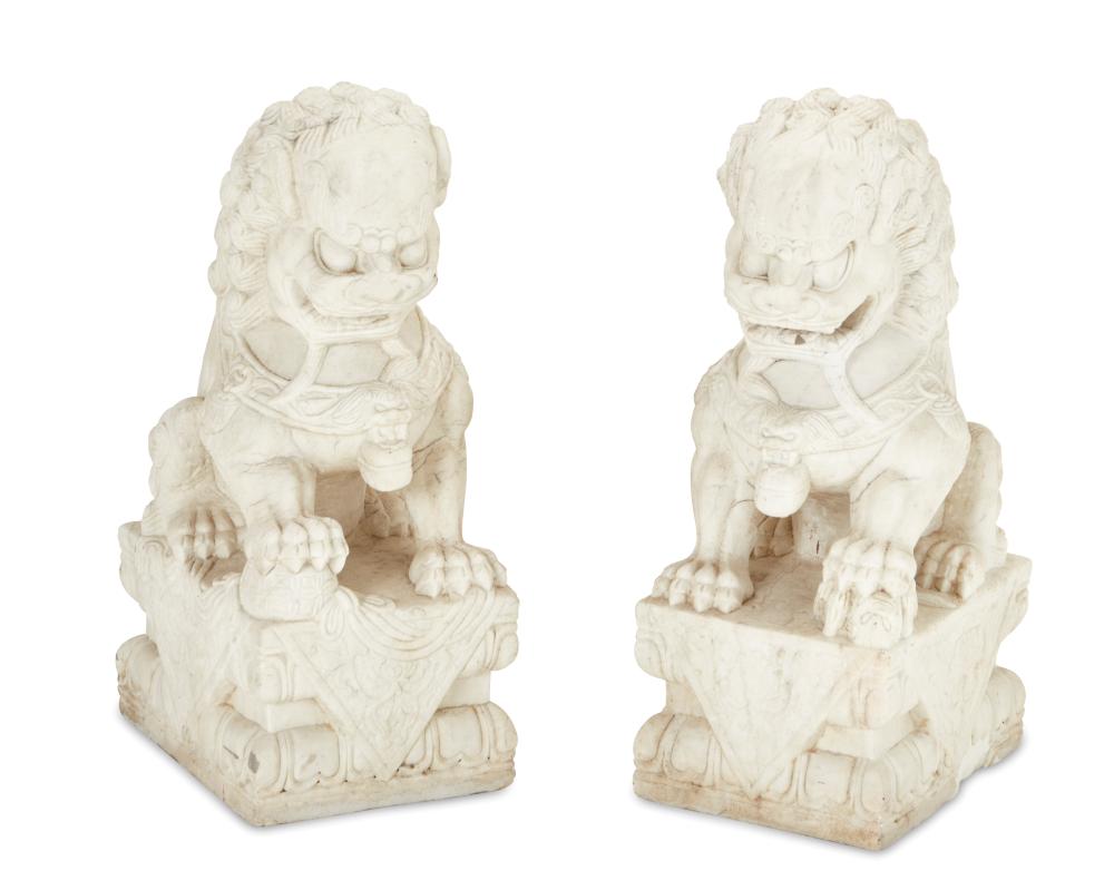 A PAIR OF CARVED MARBLE GUARDIAN 2ee8f1