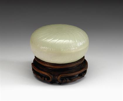 Fine and large Chinese light celadon 4b17f