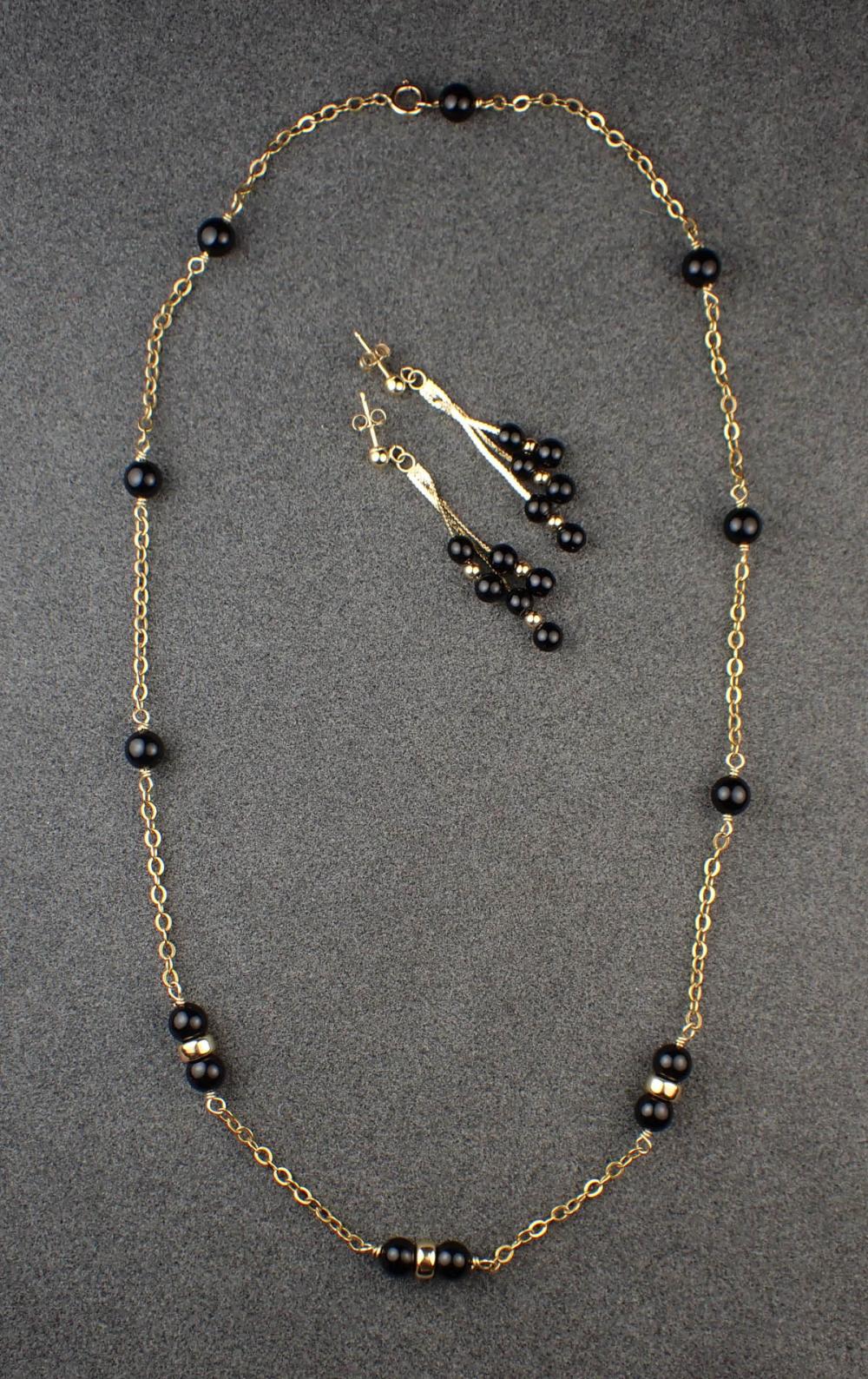 BLACK CORAL AND YELLOW GOLD NECKLACE 2ed8ad