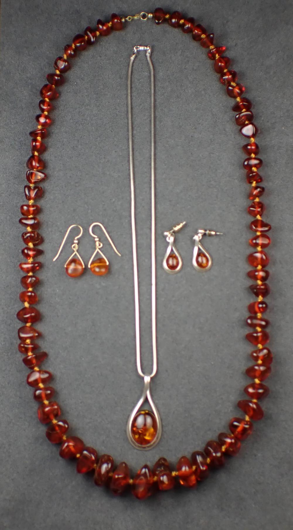 COLLECTION OF BALTIC AMBER JEWELRYCOLLECTION 2edc76