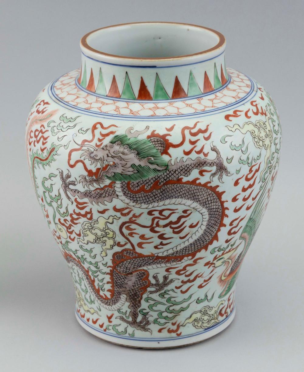 CHINESE WUCAI PORCELAIN VASE EARLY 2f202c