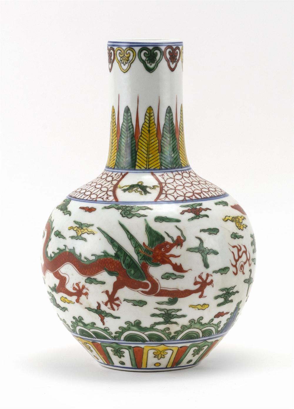 CHINESE WUCAI PORCELAIN VASE HEIGHT 2f2038