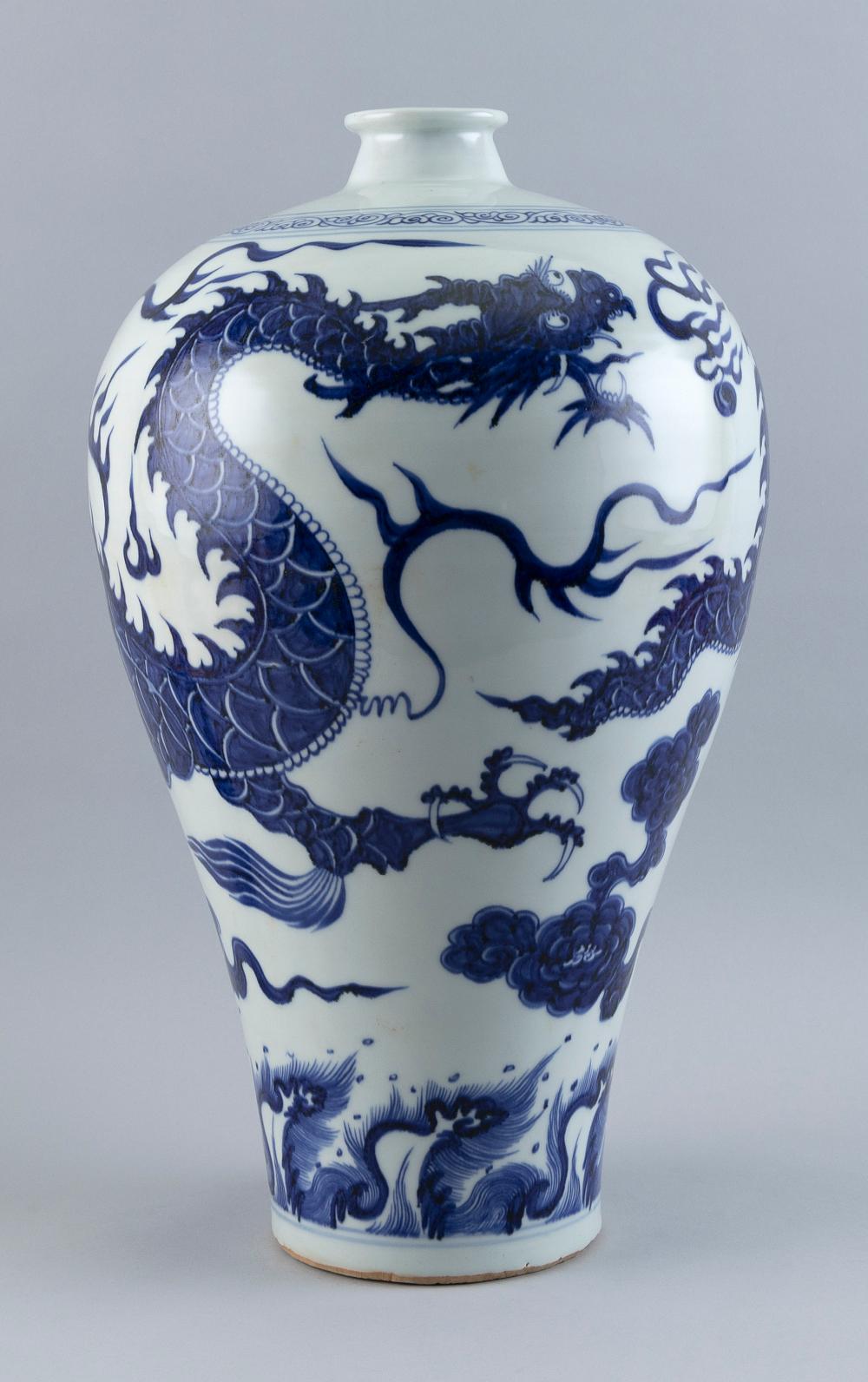 CHINESE BLUE AND WHITE PORCELAIN 2f2050