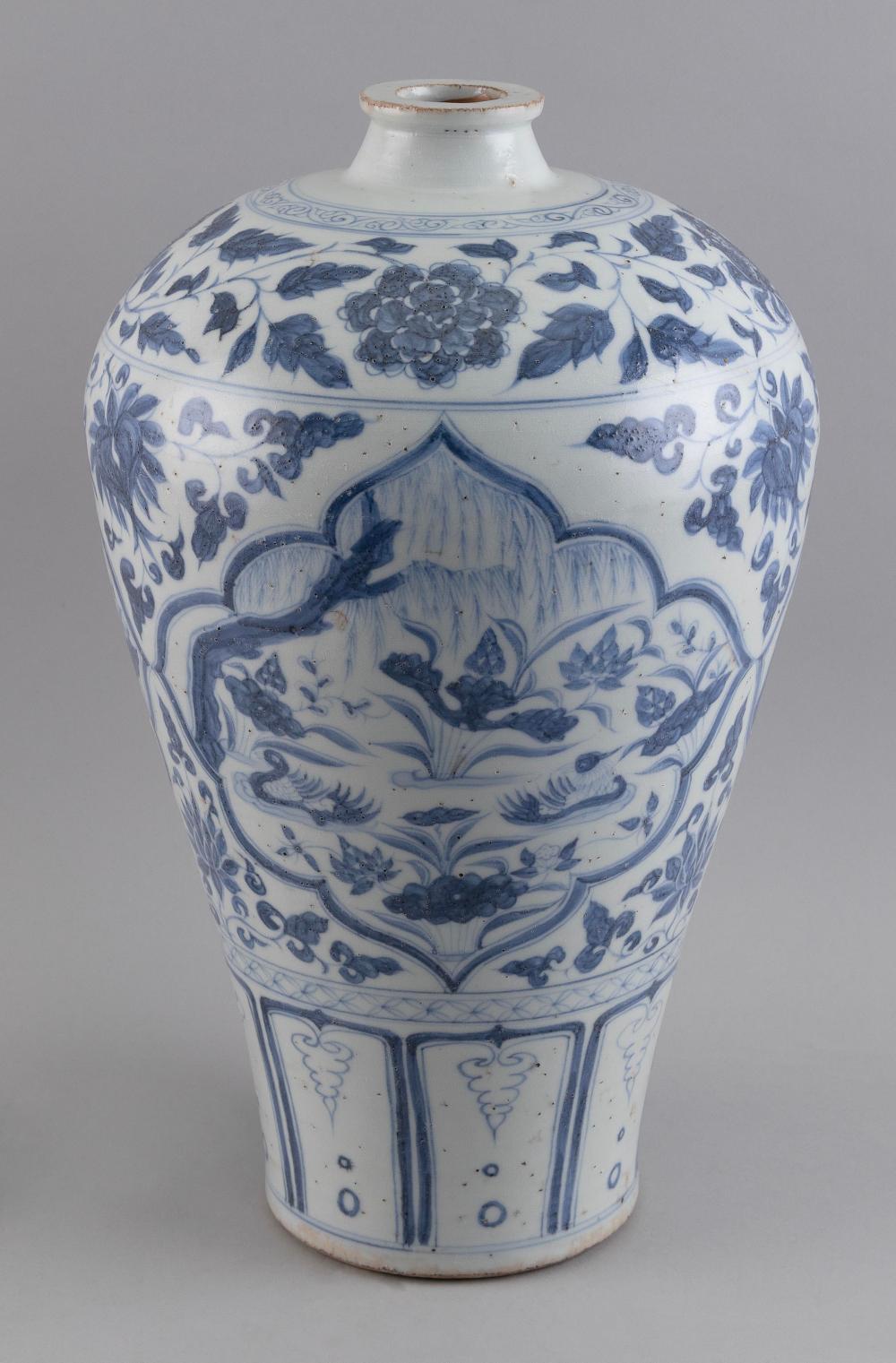 CHINESE BLUE AND WHITE PORCELAIN 2f20cd