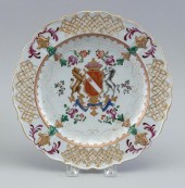 CHINESE EXPORT STYLE ARMORIAL PORCELAIN 2f20e7