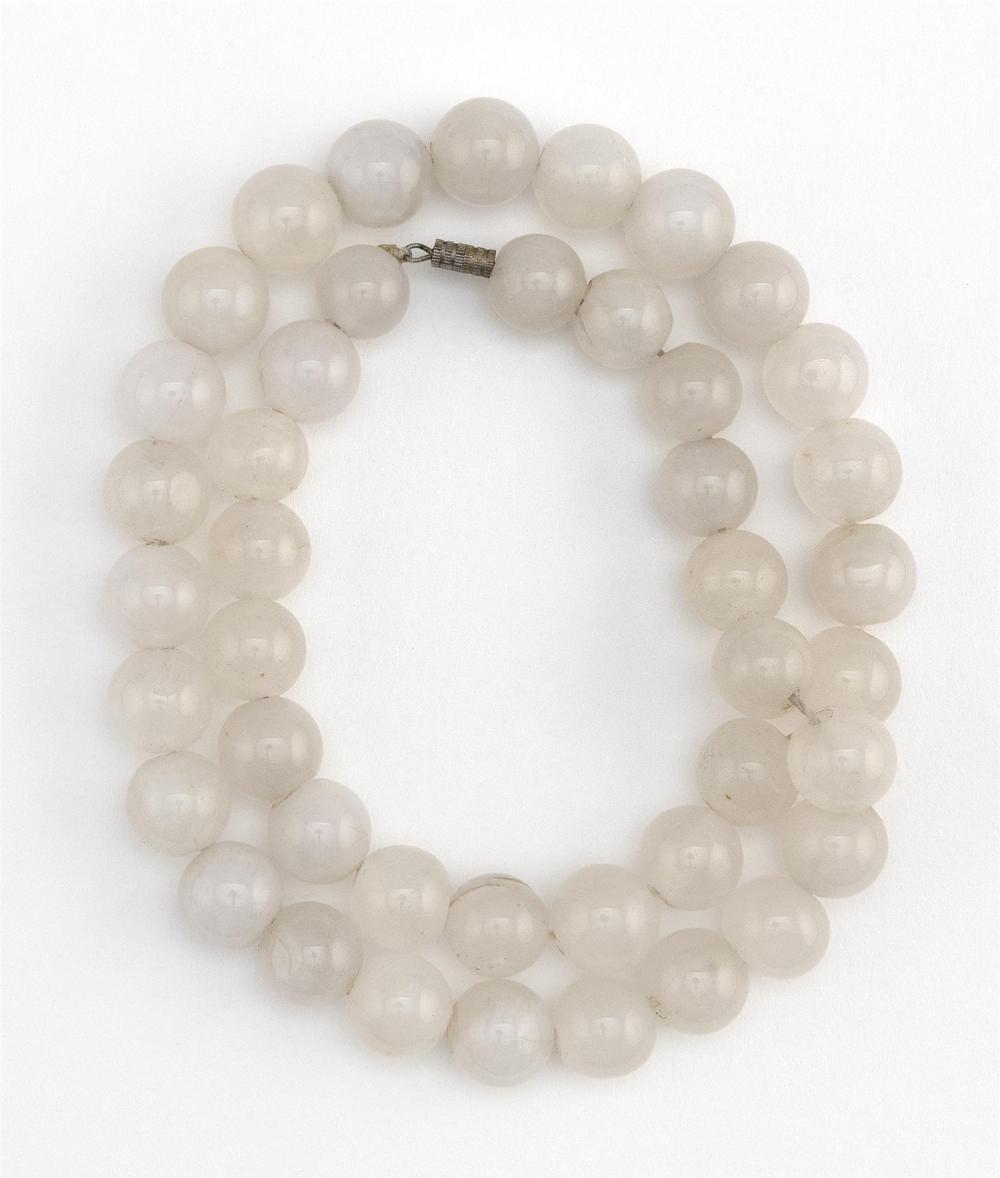 CHINESE WHITE JADE BEAD NECKLACE 2f20ee