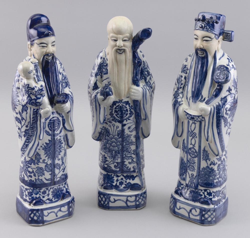 SET OF THREE CHINESE BLUE AND WHITE 2f22a7