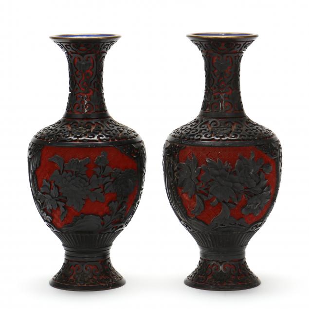 A PAIR OF CHINESE BLACK AND RED 2f0958