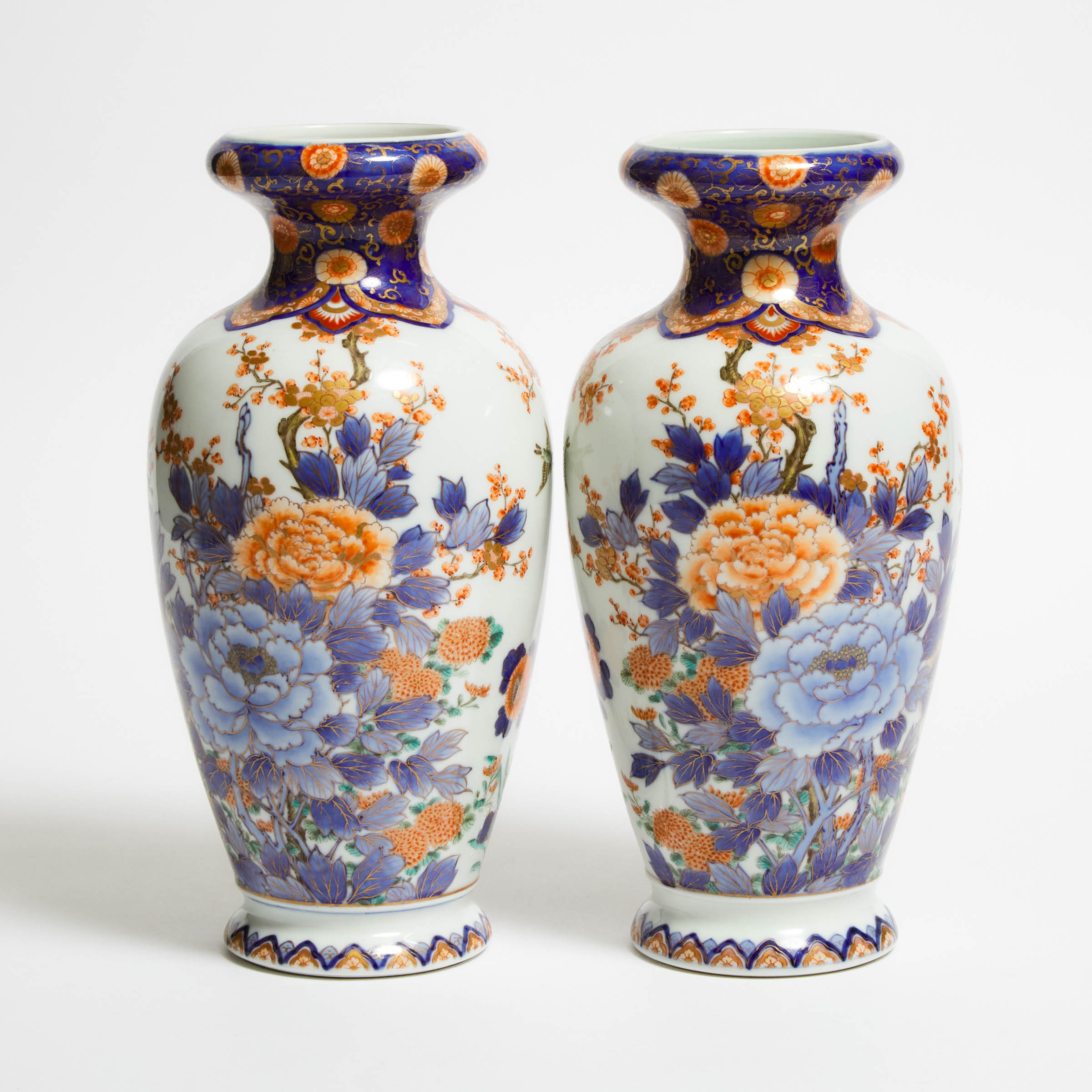 A Pair of Imari Birds and Flowers  2f2cac