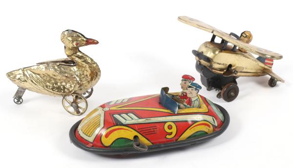 WIND UP AND OTHER ANTIQUE TIN TOYS1  2f5586