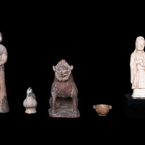 Four Chinese Pottery Tomb Figures 2f57f7