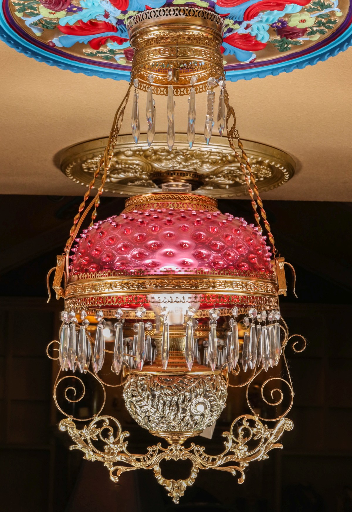 A HANGING LIBRARY LAMP WITH ORNATE 2f5ca1