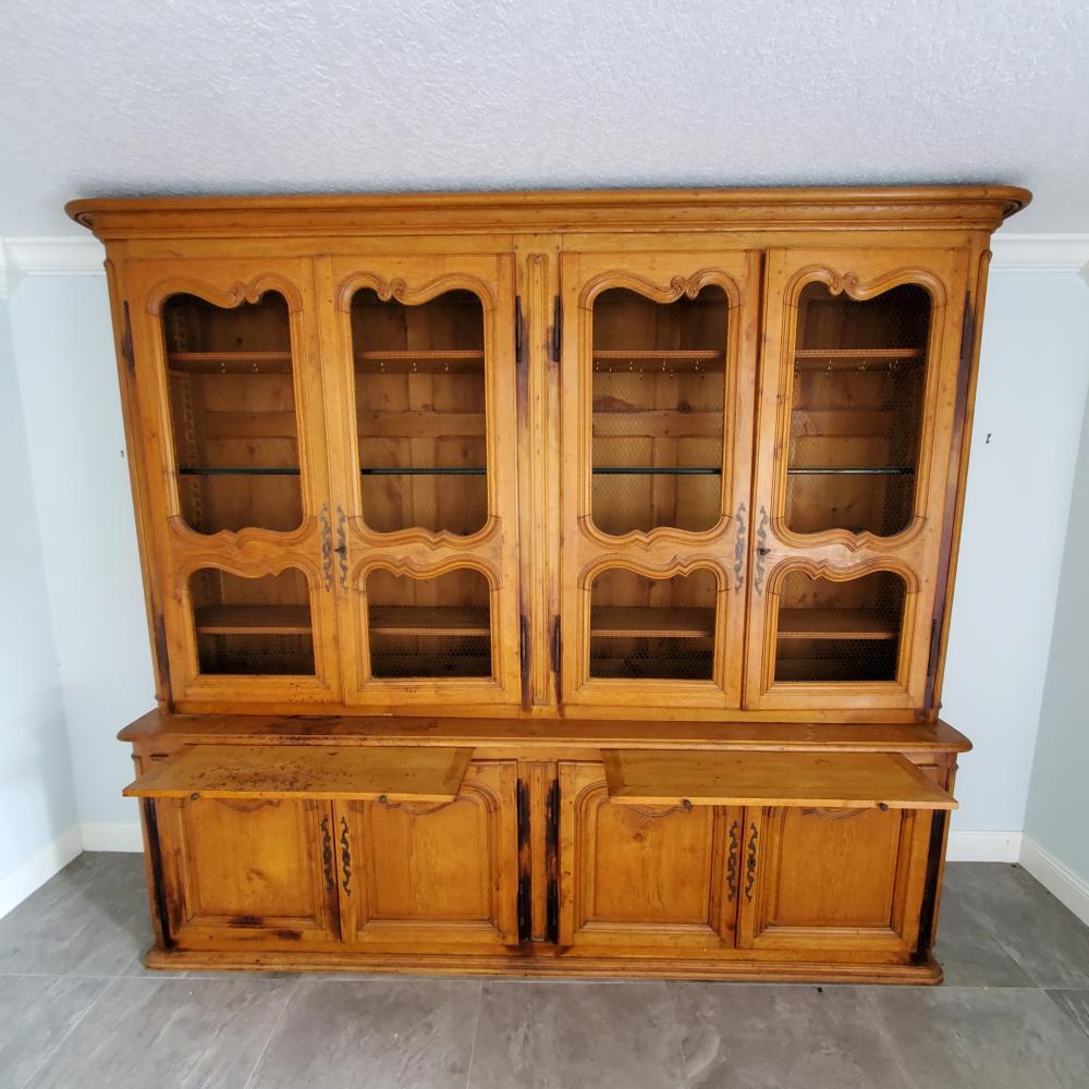 FRENCH PROVINCIAL PINE BREAKFRONT  2f8701
