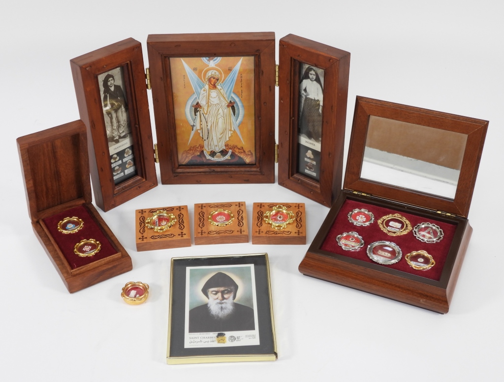 COLLECTION OF RELIGIOUS SAINT RELICS 2f9400