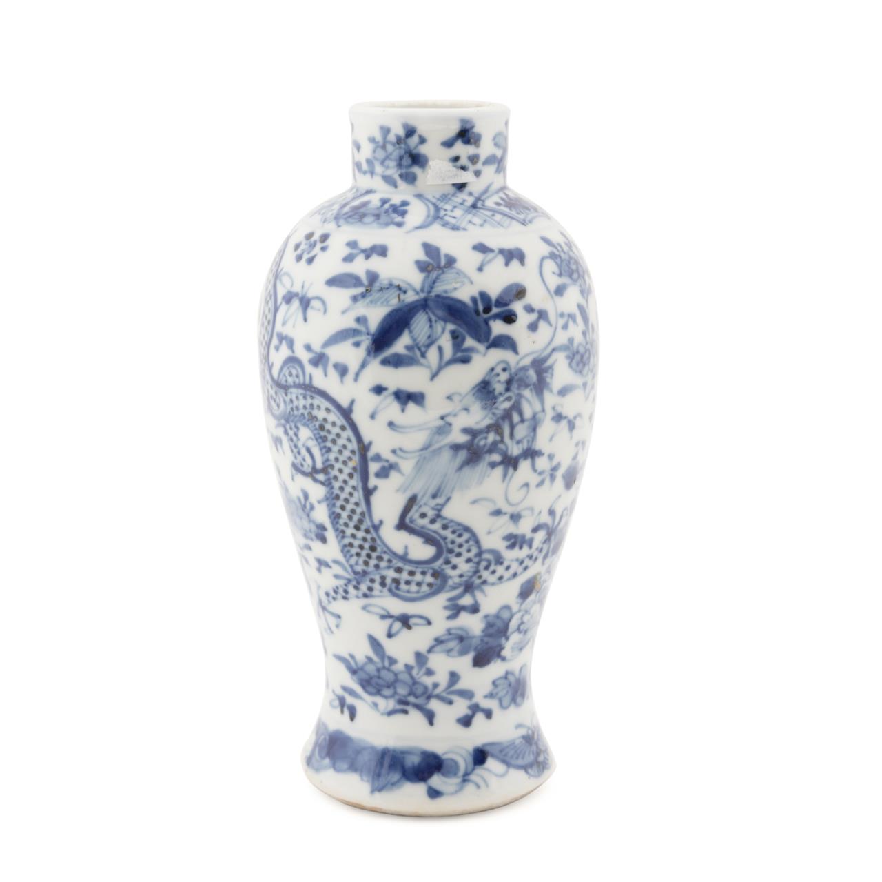 CHINESE BLUE WHITE DRAGON BALUSTER 2f94f3