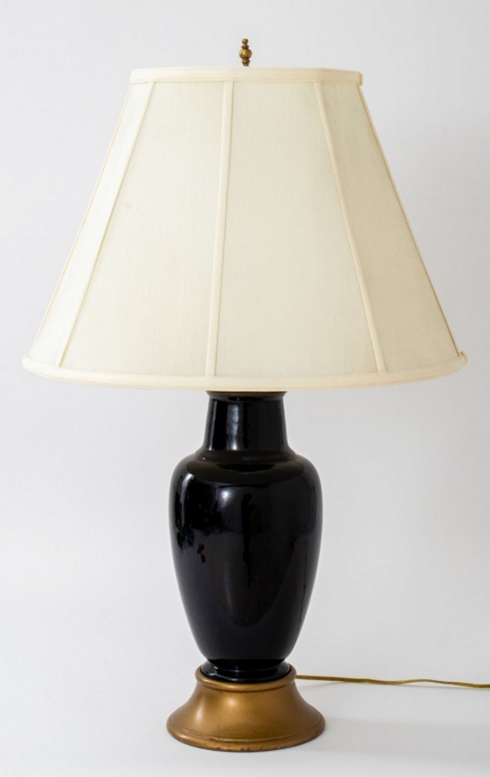 BLACK CERAMIC VASIFORM LAMP Black