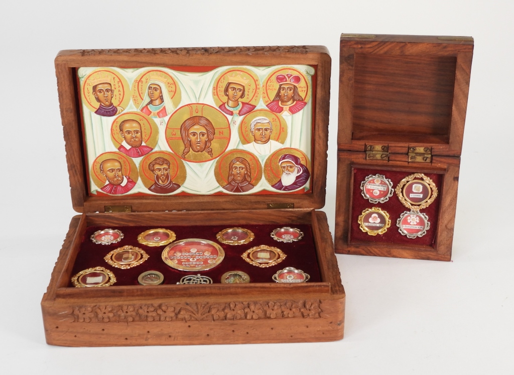 COLLECTION OF ASSORTED SAINTS RELICS 2f9fe4