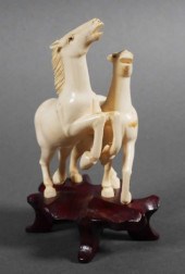 ANTIQUE IVORY CARVING GALLOPING HORSESJapanese