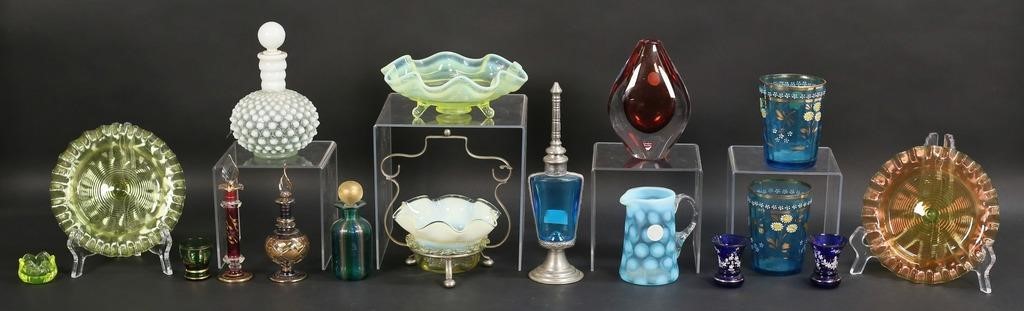LOT OF GLASS ITEMS INCLUDING ART 2fe373