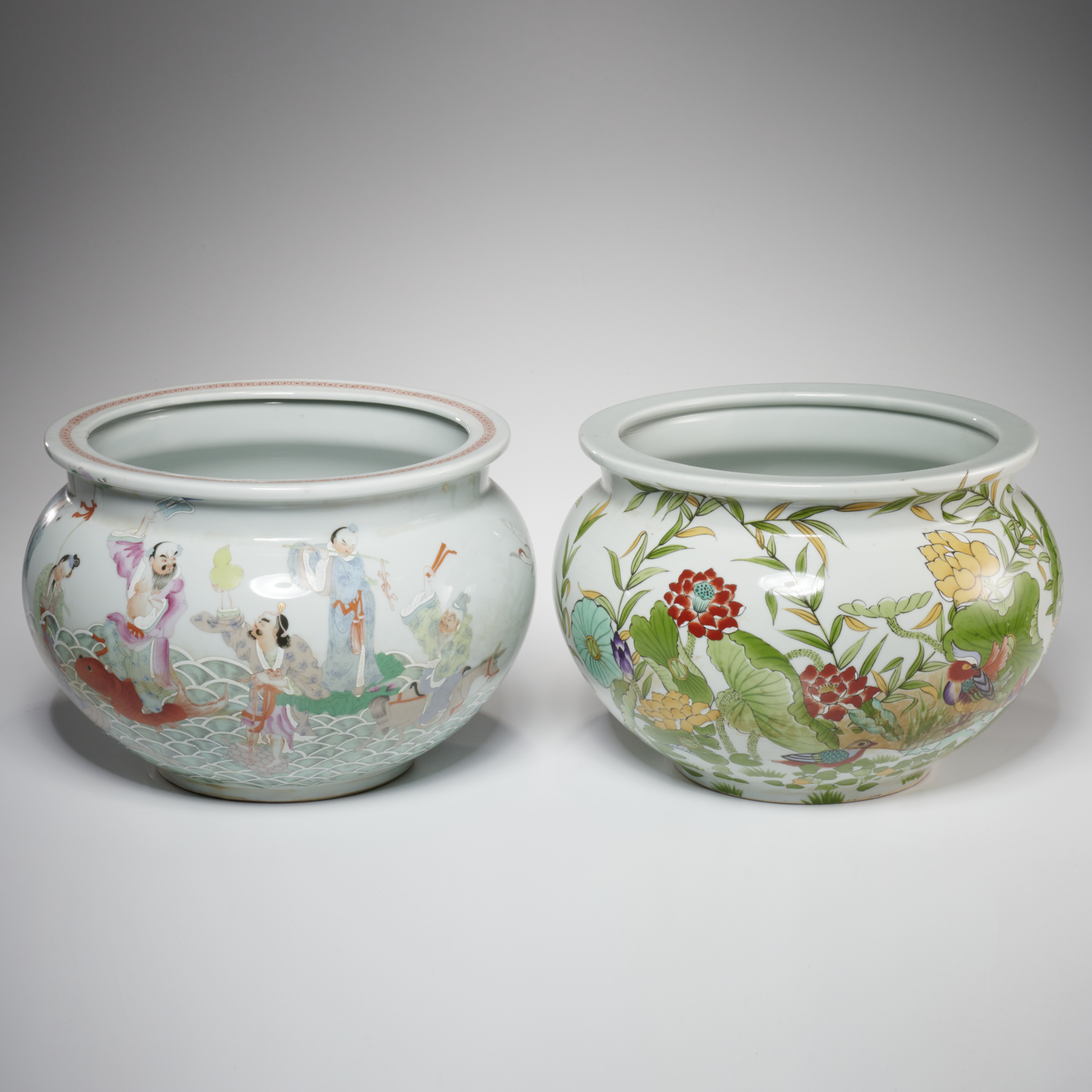 2 CHINESE AND JAPANESE PORCELAIN 2fc372