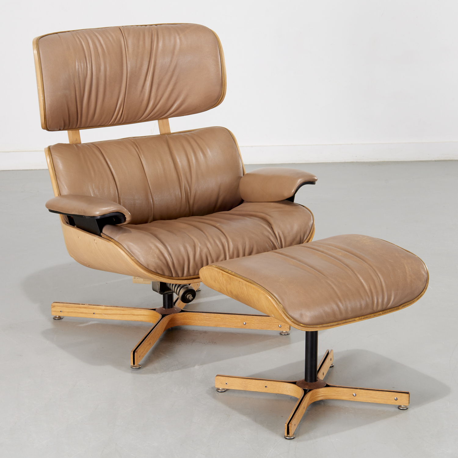 EAMES STYLE PLYCRAFT LOUNGE CHAIR 2fc5d9