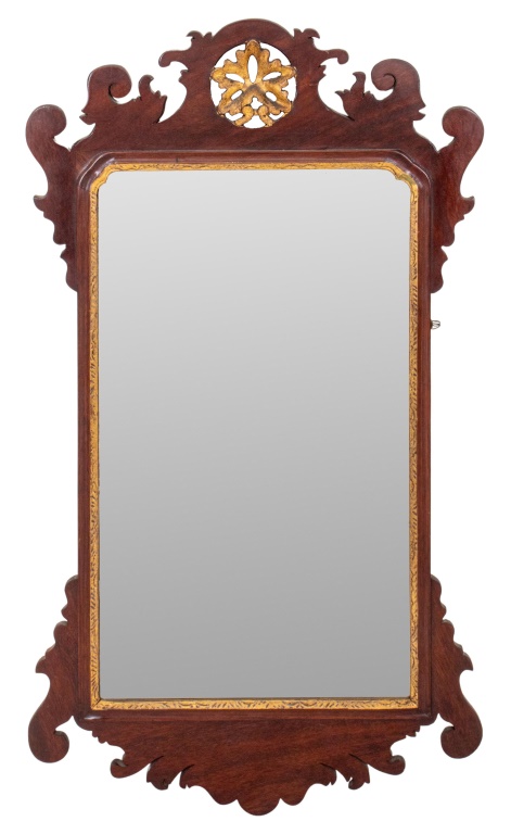 AMERICAN CHIPPENDALE STYLE MIRROR  2fcb97