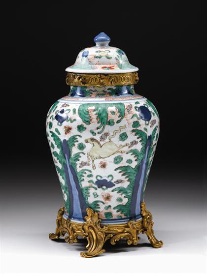 Fine Chinese wucai covered jar 4c80f