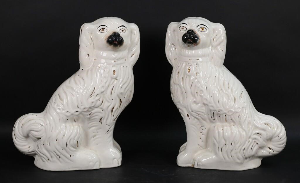 PAIR OF STAFFORDSHIRE PORCELAIN 2fe9bf