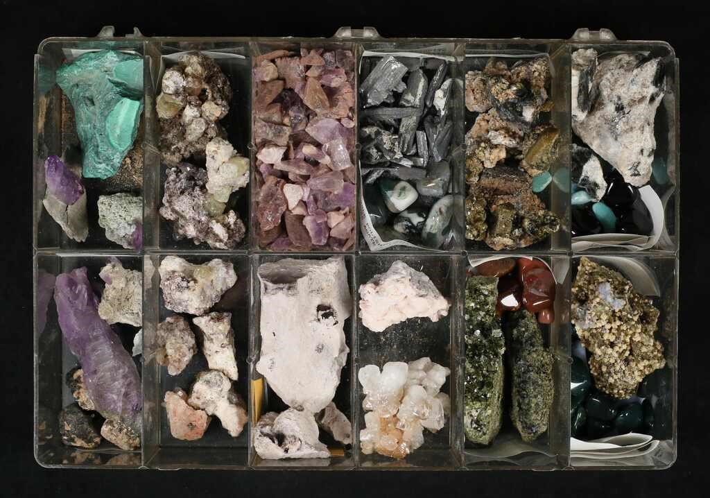 COLLECTION OF MINERALS POLISHED 2fef2b