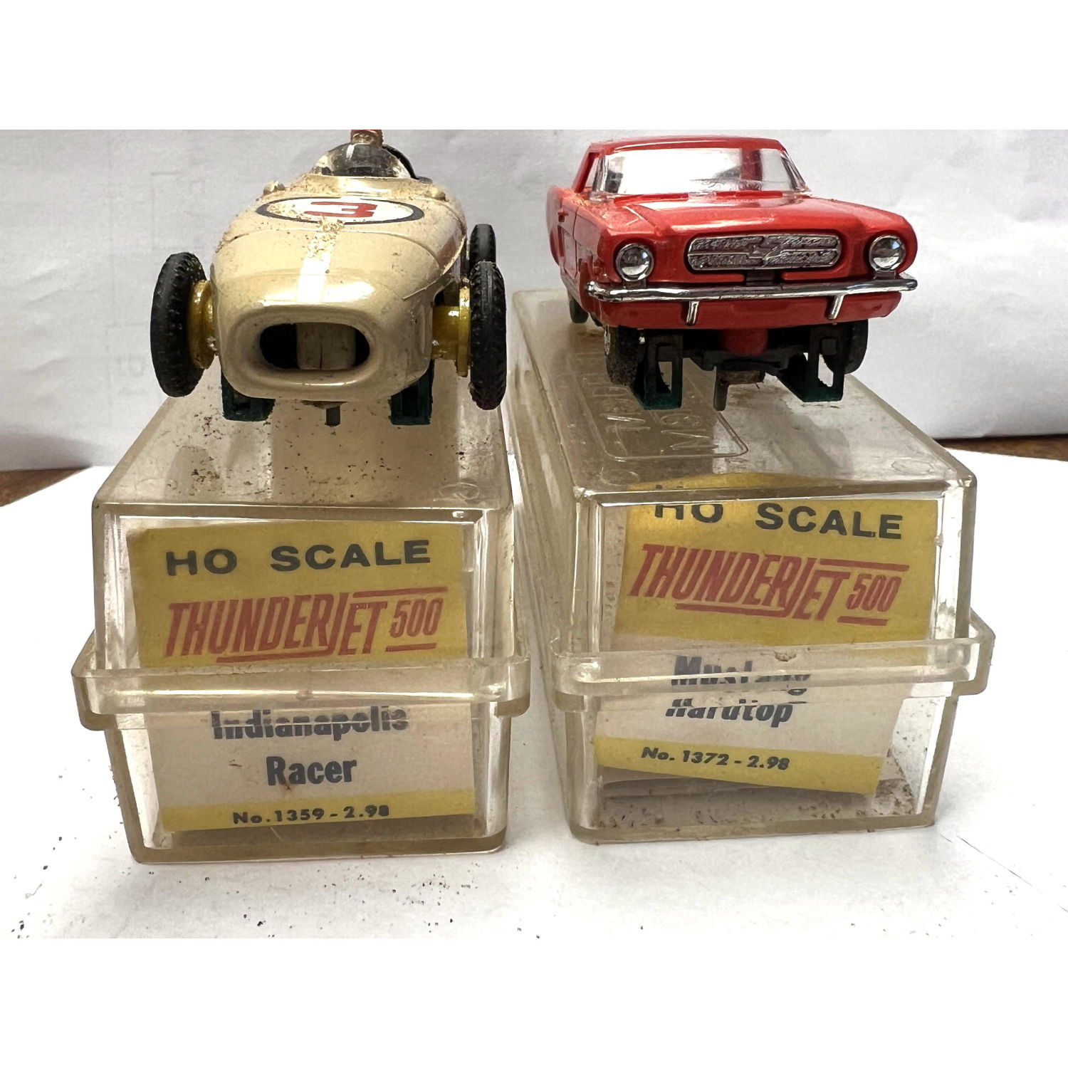 2 slot cars 1359 Indianapolis racer  2ff6dc