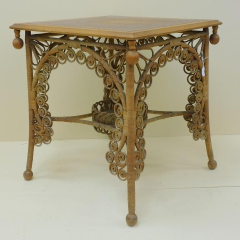 VICTORIAN WICKER PARLOR TABLE  3033cd