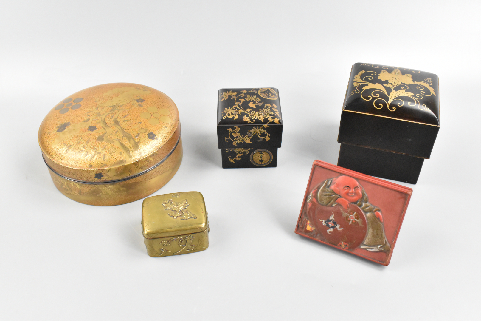 GROUP OF 5 JAPANESE LACQUERED COVERED 301b06