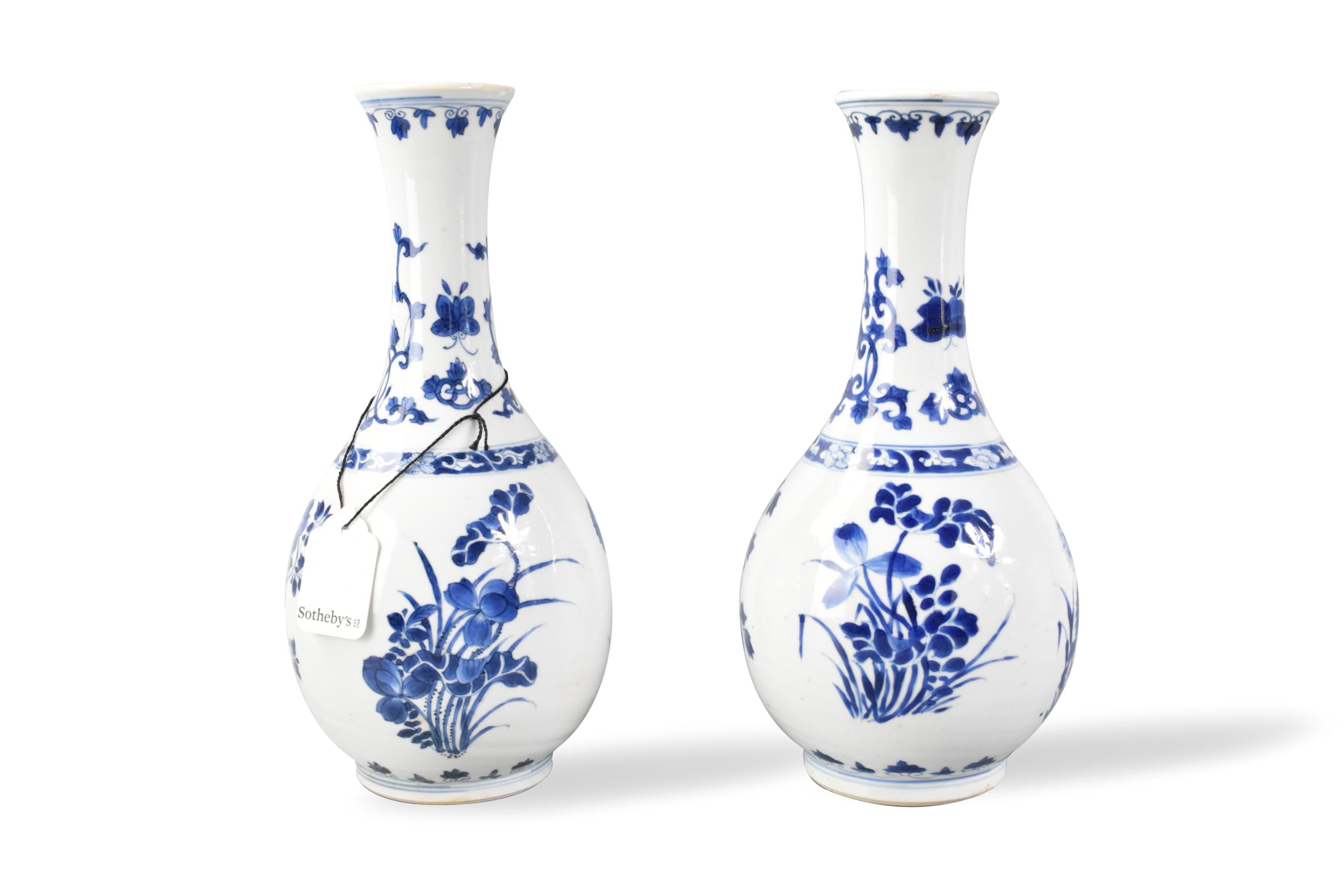 PAIR OF CHINESE BLUE WHITE VASES  301cdc