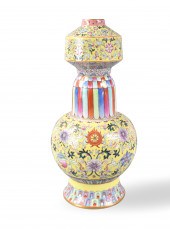 CHINESE FAMILLE ROSE VASE WITH 301cec