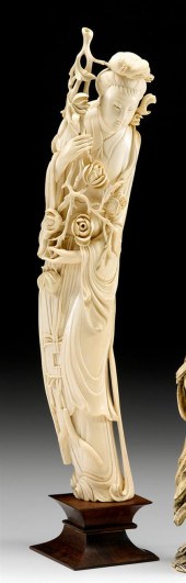 Large Chinese ivory figure    Qing dynasty