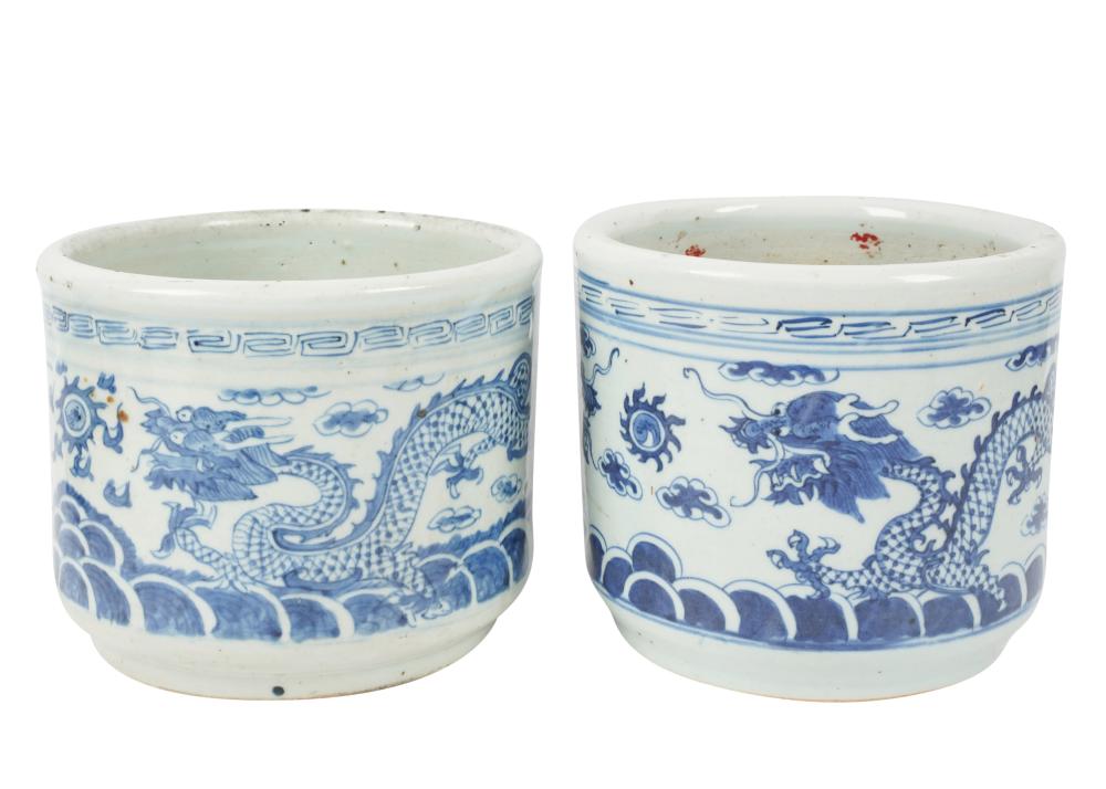 PAIR OF CHINESE BLUE AND WHITE 305476