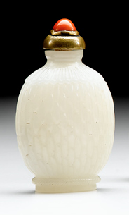 Chinese white jade snuff bottle    19th century