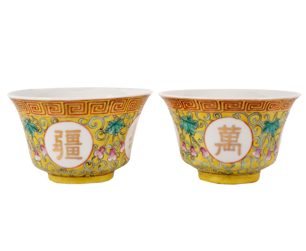 PAIR OF CHINESE YELLOW GROUND PORCELAIN 303e9e