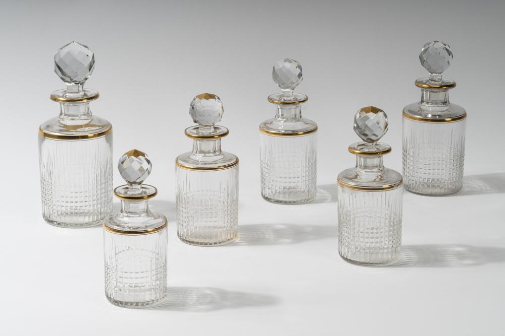 COLLECTION OF CRYSTAL BOTTLESCollection 304318
