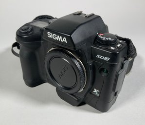A Sigma SD10 digital SLR camera 3071ef